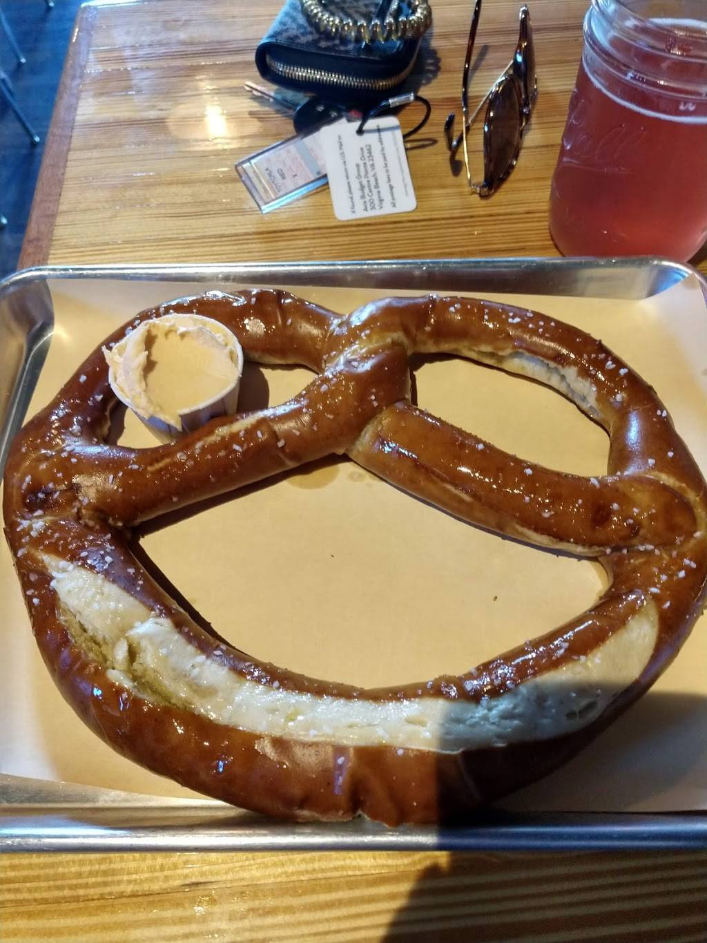 Red Top Gourmet Hotdogs | restaurant | 1127 Logan St, Louisville, KY 40204, USA | 5026402032 OR +1 502-640-2032