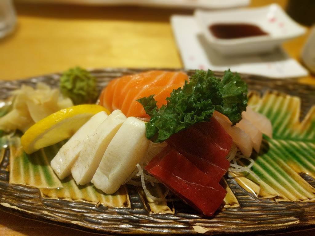 Mi-Ne Sushi | restaurant | 325 Bremner Blvd, Toronto, ON M5V 3V3, Canada | 4166231975 OR +1 416-623-1975