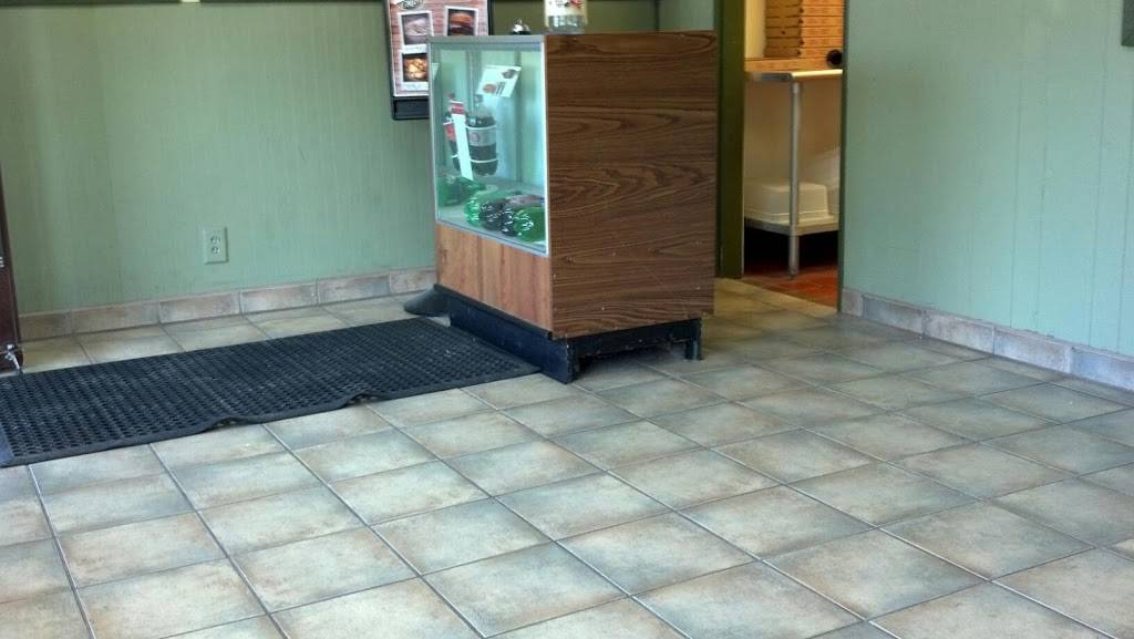 Upper Crust Pizza | restaurant | 249 E Hampton Rd, Milwaukee, WI 53217, USA | 4143326820 OR +1 414-332-6820