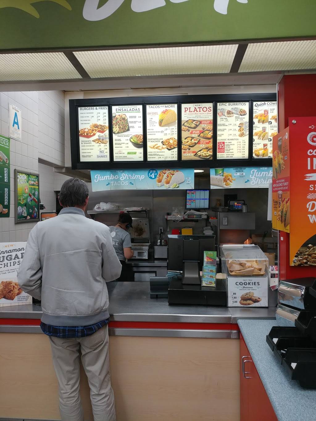 Del Taco | meal takeaway | 18801 Vía Princessa, Santa Clarita, CA 91351, USA | 6614240823 OR +1 661-424-0823