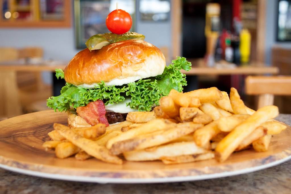 Ion Sports Pub & Grill | restaurant | 1102 E Paradise Dr, West Bend, WI 53095, USA | 2624291395 OR +1 262-429-1395