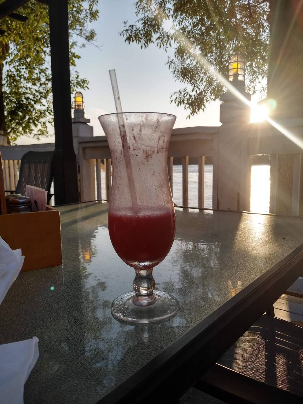 Boathouse Food & Deck | restaurant | 601 N Shore Dr, St Charles, MO 63301, USA | 6362503300 OR +1 636-250-3300