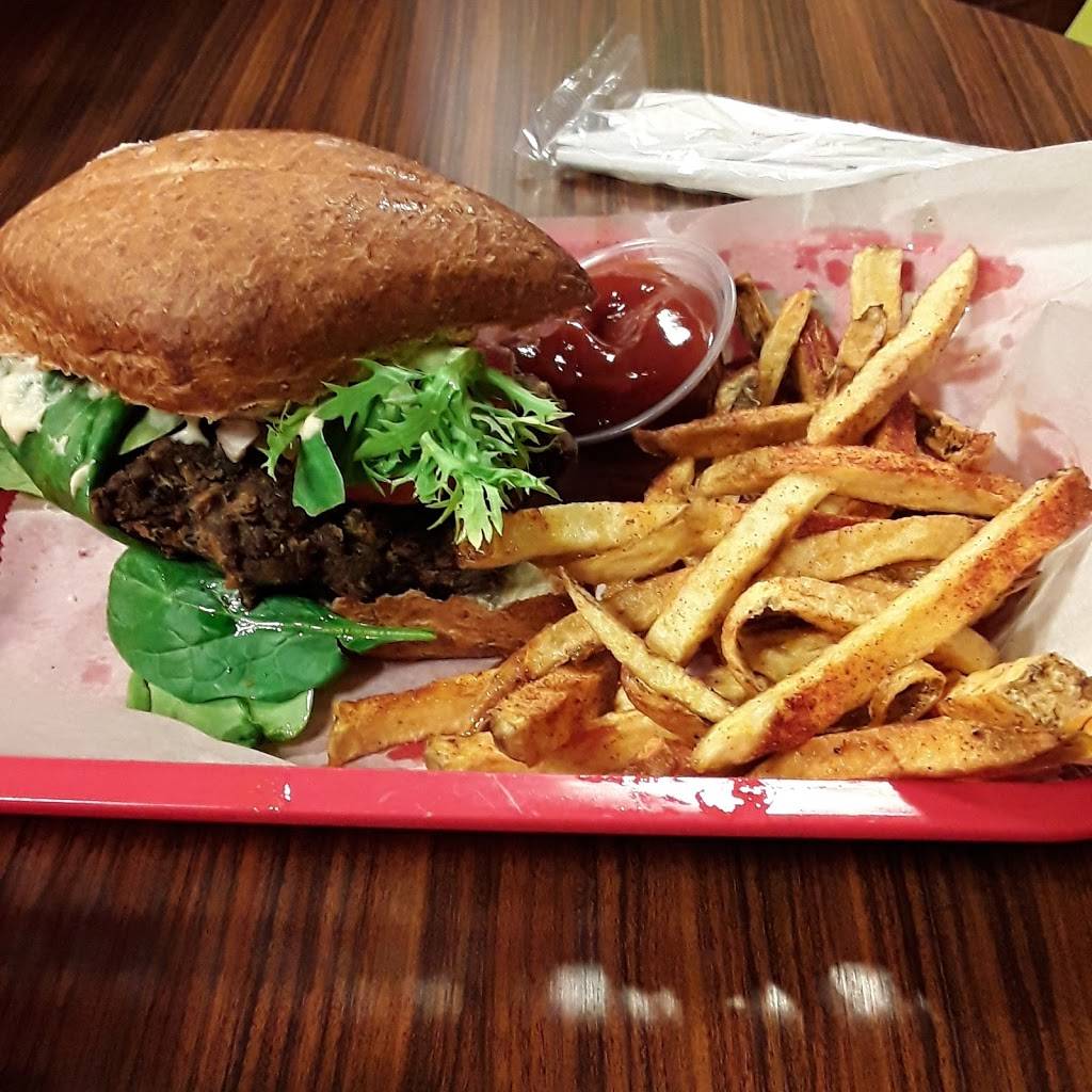 VEGGININIS PARADISE CAFE | restaurant | 15439 Mack Ave, Detroit, MI 48224, USA | 3133320447 OR +1 313-332-0447