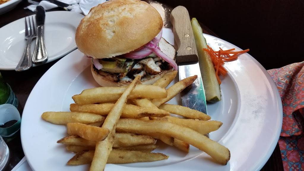 Kitty Hoynes Irish Pub | restaurant | 301 W Fayette St, Syracuse, NY 13202, USA | 3154241974 OR +1 315-424-1974