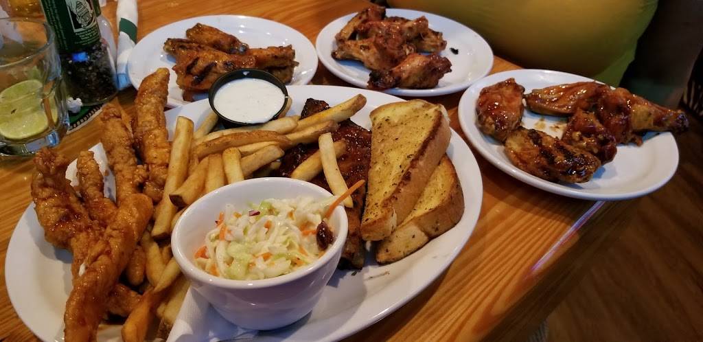 Gators Dockside | restaurant | 13701 S John Young Pkwy, Orlando, FL 32837, USA | 4079851790 OR +1 407-985-1790