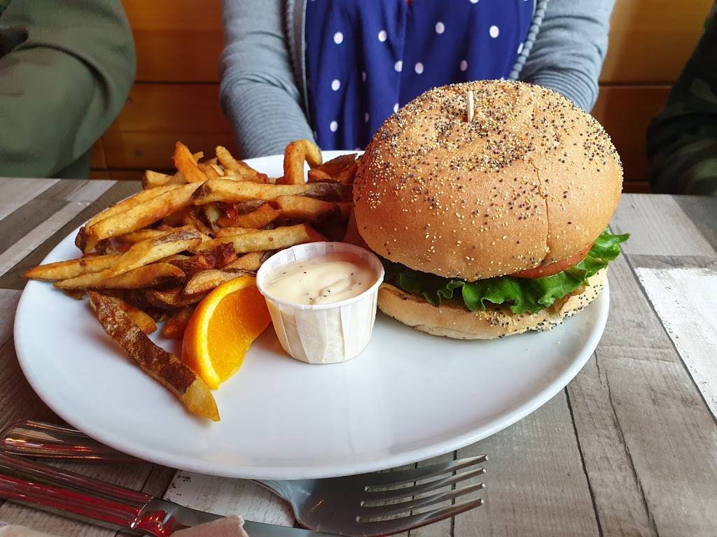 Chez Victor | restaurant | 4252 Rue Saint-Félix, Québec, QC G1Y 1X5, Canada | 4182043101 OR +1 418-204-3101