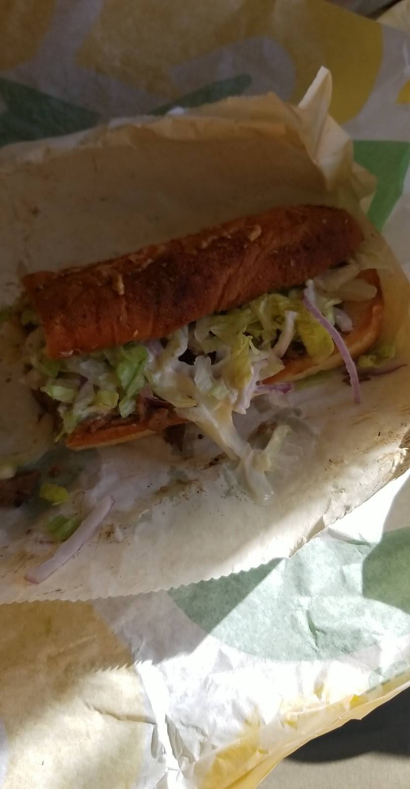 Subway | meal takeaway | 3010 US-90, Avondale, LA 70094, USA | 5044368559 OR +1 504-436-8559