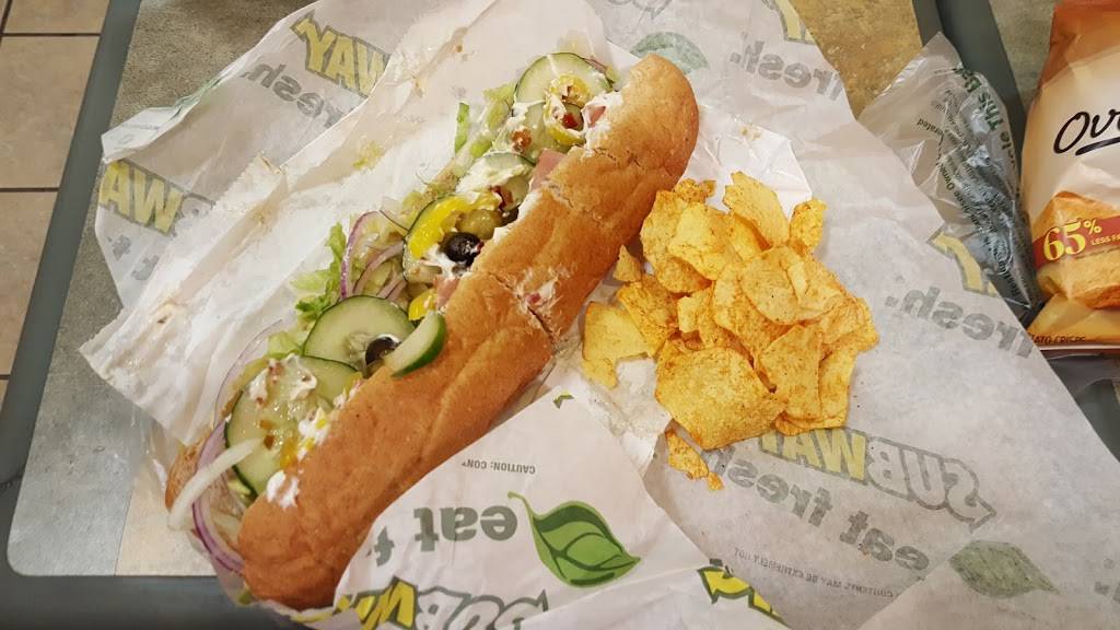 Subway Restaurants | restaurant | 8960 Burke Lake Rd Unit 5 Kings Park, Shopping Center, Springfield, VA 22151, USA | 7039786098 OR +1 703-978-6098