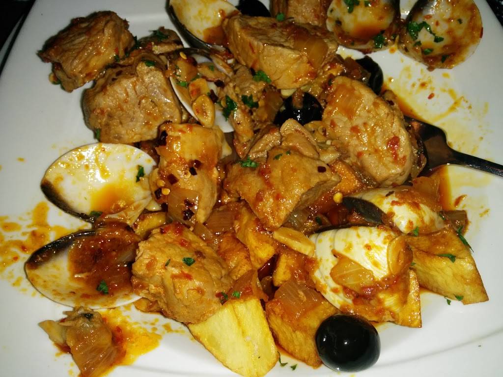 Gallery Restaurant | restaurant | 11 Queens Ave, Leamington, ON N8H 1M4, Canada | 5193222399 OR +1 519-322-2399