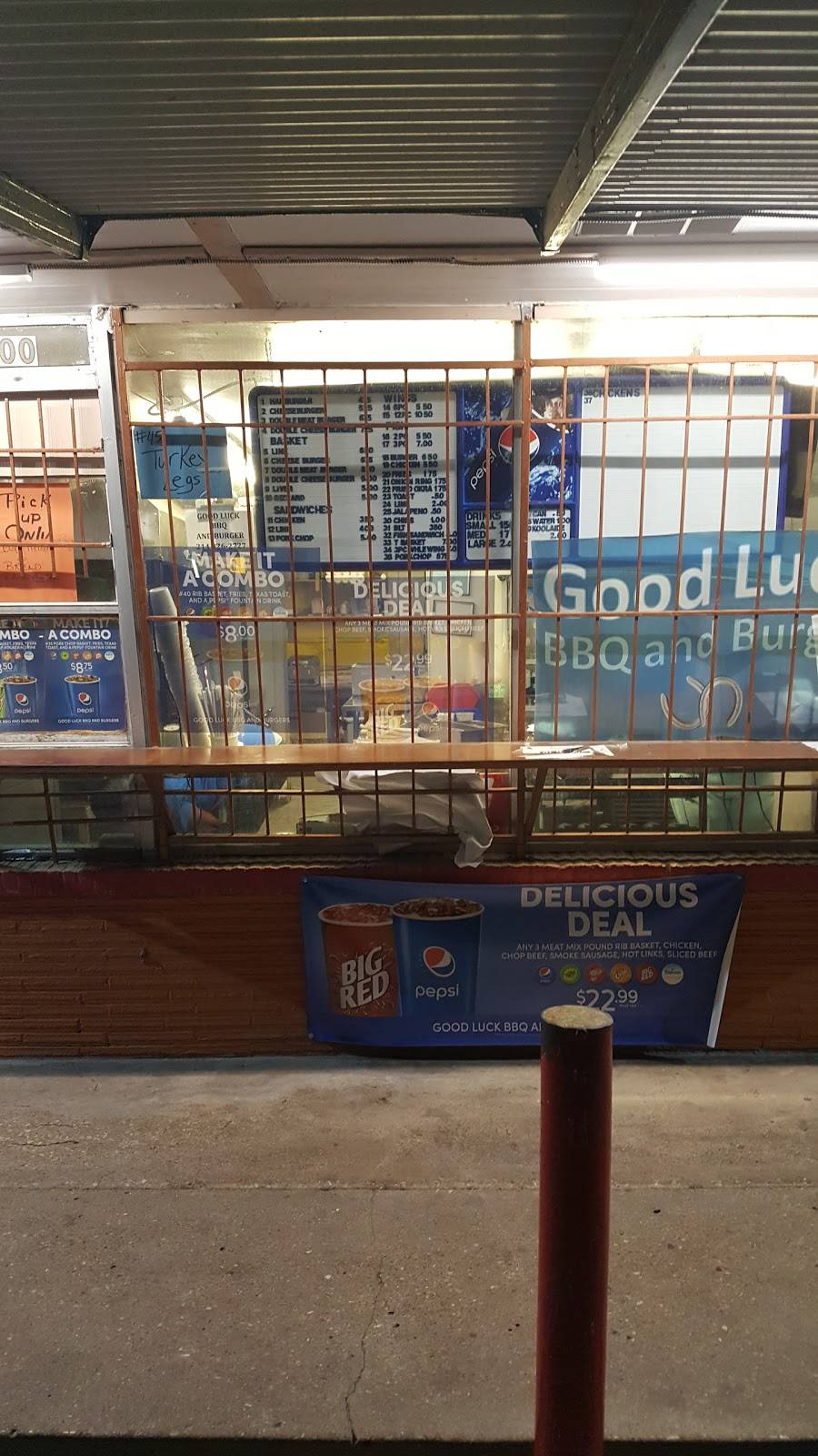 Good Luck BBQ and Burgers | restaurant | 4800 Dolphin Rd, Dallas, TX 75223, USA | 2148262727 OR +1 214-826-2727