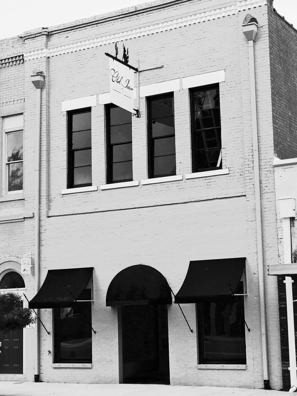 Old Town Stock House | restaurant | 410 Old Town St, Guntersville, AL 35976, USA | 2565821676 OR +1 256-582-1676