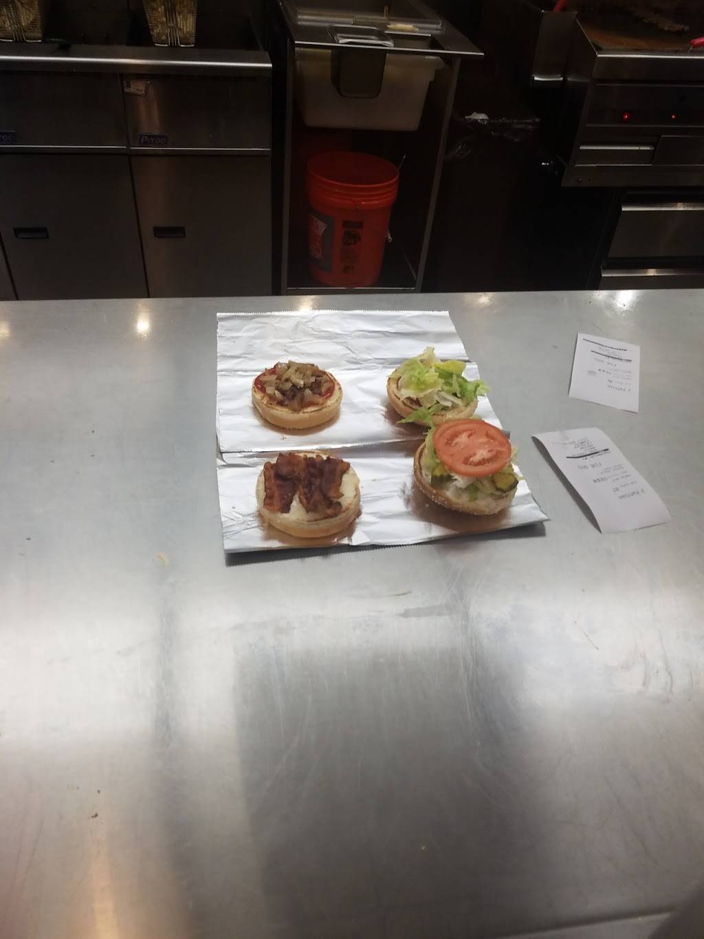 Five Guys | meal takeaway | 1314 Commons Dr, Geneva, IL 60134, USA | 6302081909 OR +1 630-208-1909