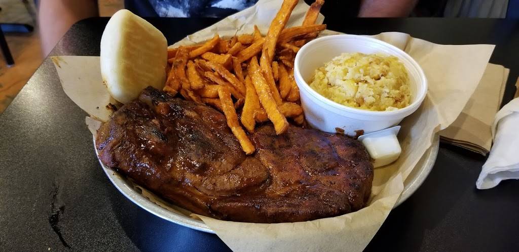 Docs Smokehouse & Catering | restaurant | 1017 Century Dr, Edwardsville, IL 62025, USA | 6186566060 OR +1 618-656-6060