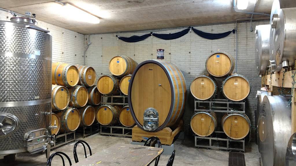 Grand River Cellars | restaurant | 5750 S Madison Rd, Madison, OH 44057, USA | 4402989838 OR +1 440-298-9838