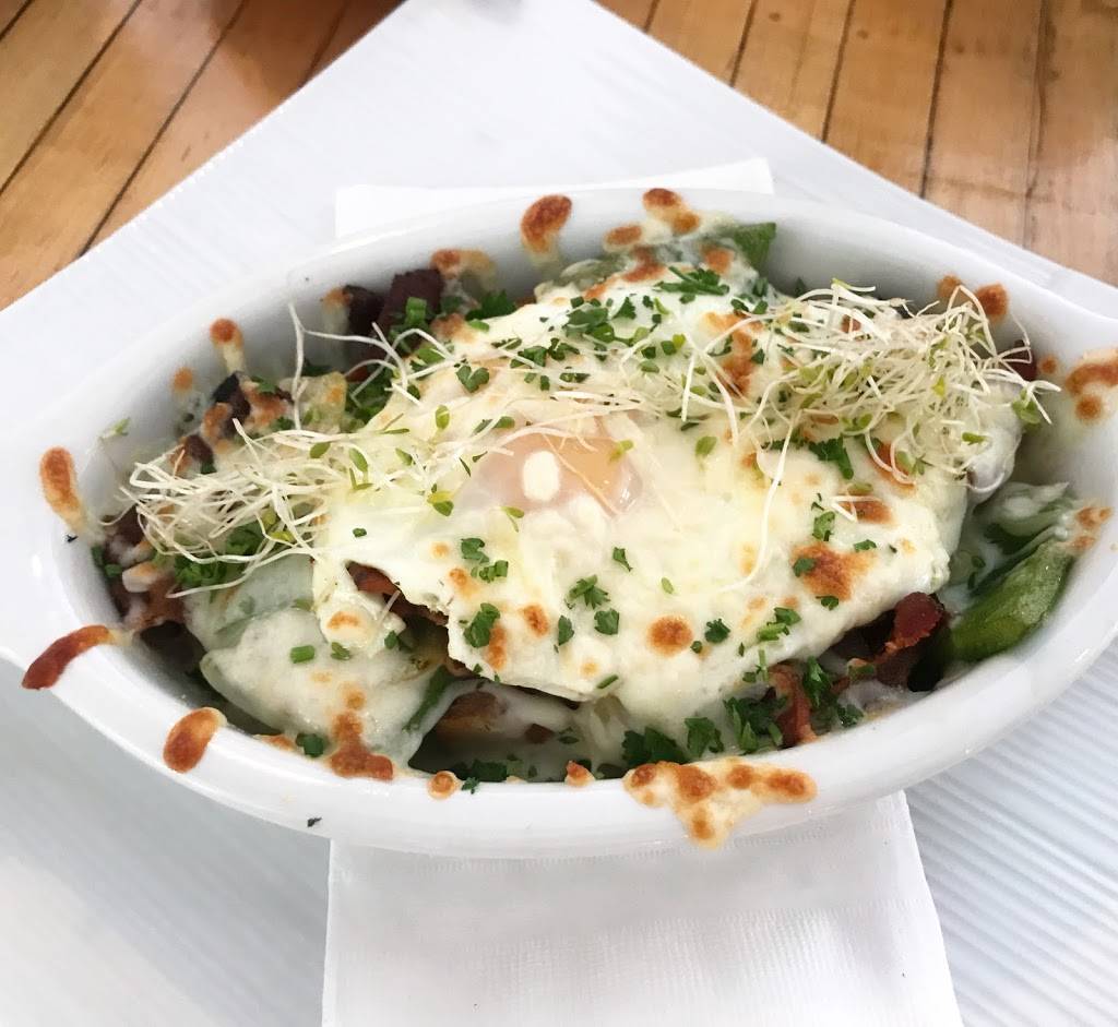 Bistro 827 | restaurant | 168 Chemin Old Chelsea, Chelsea, QC J9B 1J3, Canada | 8198279118 OR +1 819-827-9118