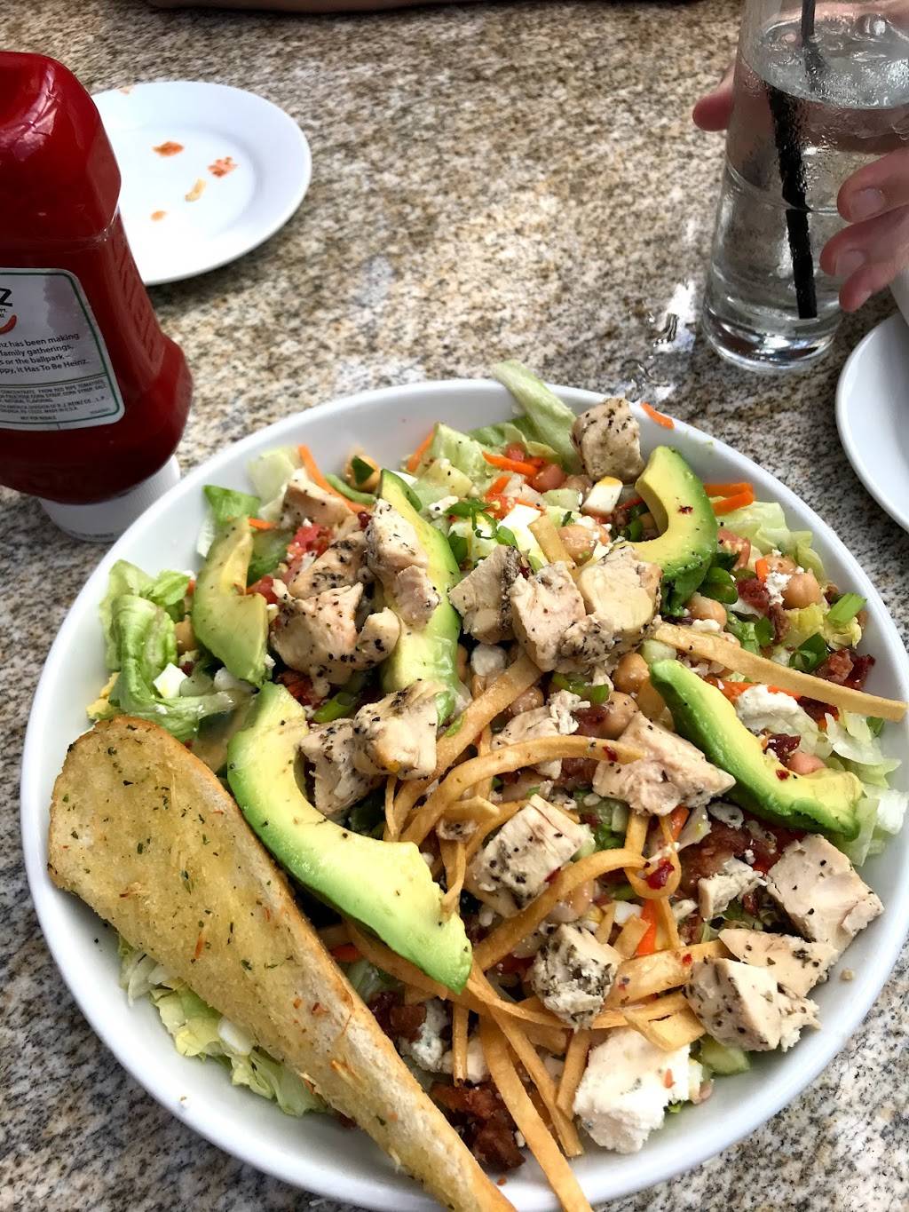 Bar Louie - Foundry Row | night club | 10080 Reisterstown Rd #20, Garrison, MD 21117, USA | 4437389880 OR +1 443-738-9880