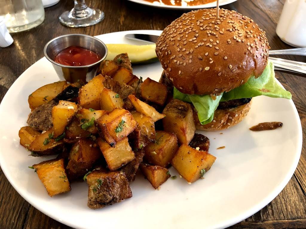 On Point Bistro | restaurant | 1200 Point Breeze Ave, Philadelphia, PA 19146, USA | 2676393318 OR +1 267-639-3318