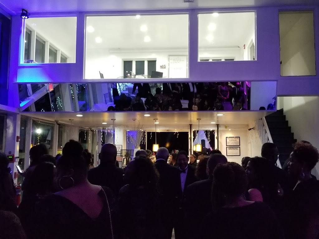 The factory | restaurant | 124 Woodcleft Ave, Freeport, NY 11520, USA | 5163308317 OR +1 516-330-8317