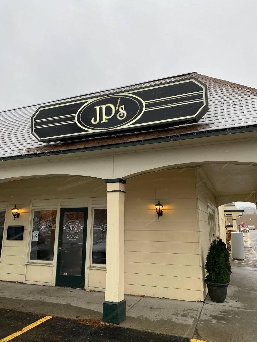 JPs Bistro | restaurant | 204 US-1, Falmouth, ME 04105, USA | 2075360953 OR +1 207-536-0953