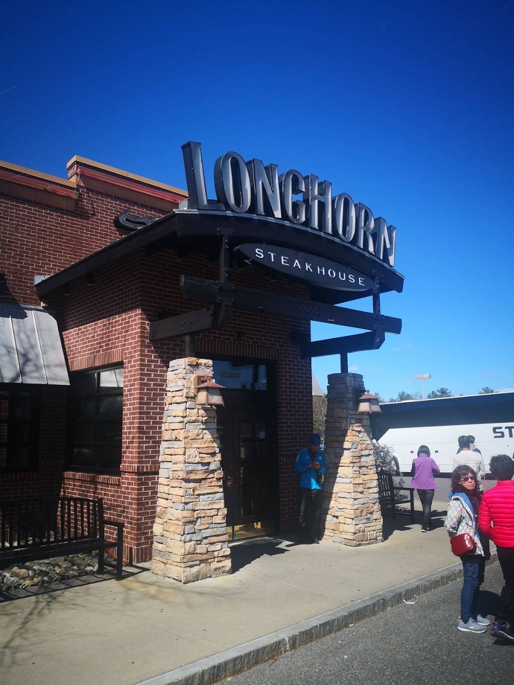 LongHorn Steakhouse | meal takeaway | 800 US-44, Raynham, MA 02767, USA | 5088219246 OR +1 508-821-9246