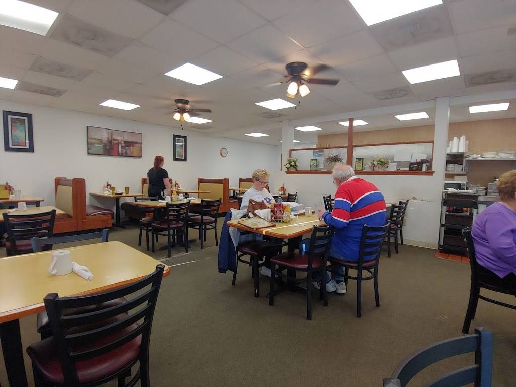 Round Table Family Restaurant | restaurant | 5407 Godfrey Rd b, Godfrey, IL 62035, USA | 6184666618 OR +1 618-466-6618