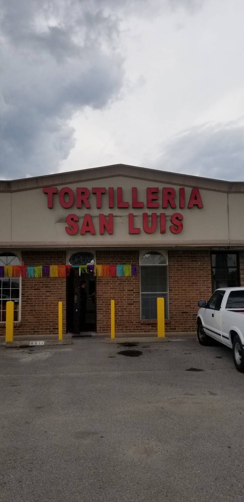 Tortilleria San Luis P#2 | restaurant | 8611 S Texas 6, Houston, TX 77083, USA | 8327818403 OR +1 832-781-8403