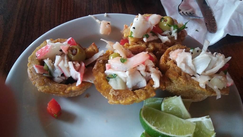 Santiagos Family Restaurant | restaurant | 34 Franklin St, Westfield, MA 01085, USA | 4135620210 OR +1 413-562-0210