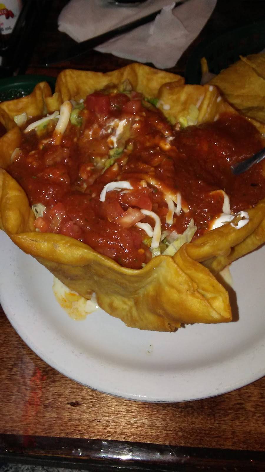 La Fuente Mexican Restaurant | restaurant | 1007 Commerce Drive, Fairfield, IL 62837, USA | 6188425000 OR +1 618-842-5000