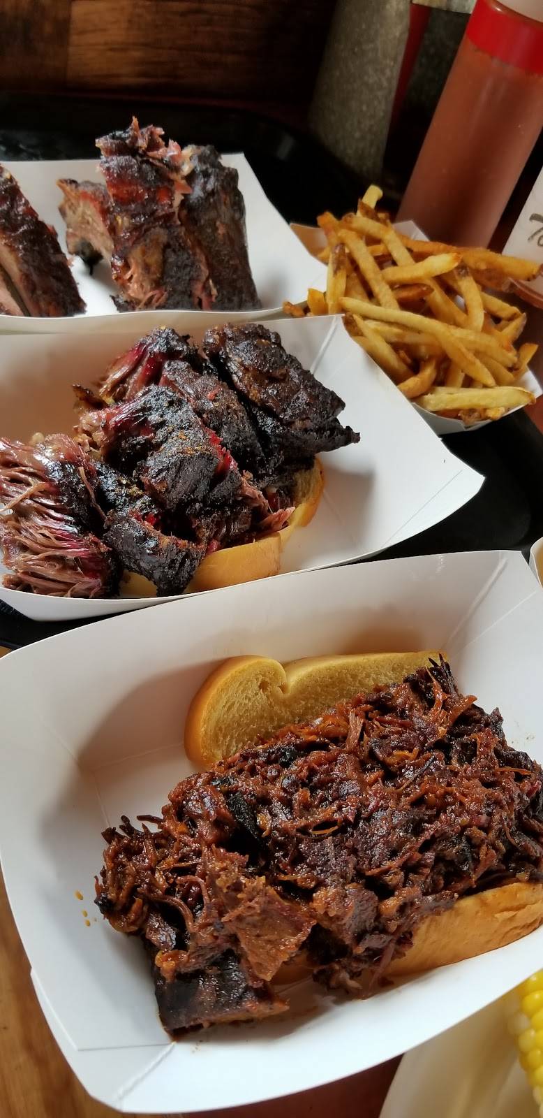 Townline BBQ | restaurant | 3593 Montauk Hwy, Sagaponack, NY 11962, USA | 6315372271 OR +1 631-537-2271