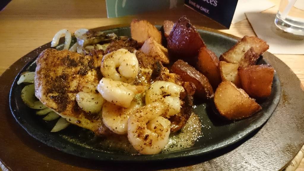 Applebees Grill + Bar | restaurant | 1900 Adams St, Mankato, MN 56001, USA | 5072168200 OR +1 507-216-8200