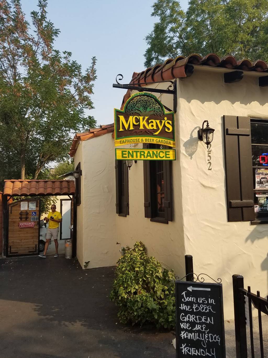 McKays Taphouse and Beer Garden | restaurant | 252 Main St, Pleasanton, CA 94566, USA | 9254250217 OR +1 925-425-0217