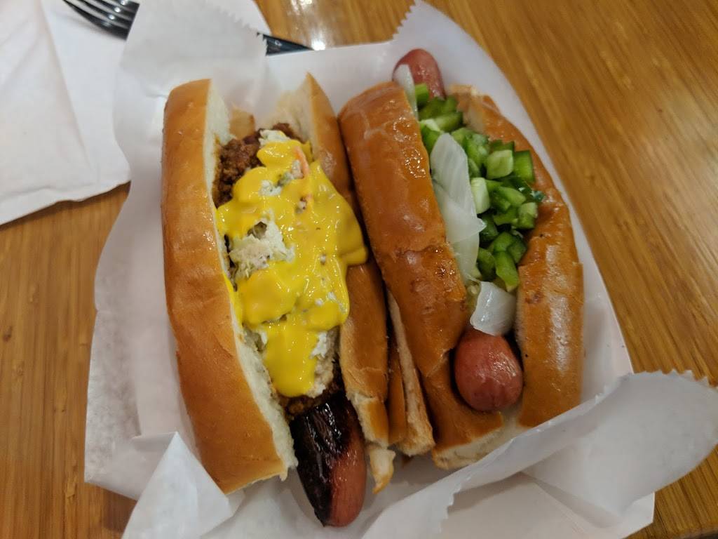 Haute Dogs and Fries | restaurant | 610 Montgomery St, Alexandria, VA 22314, USA | 7035483891 OR +1 703-548-3891