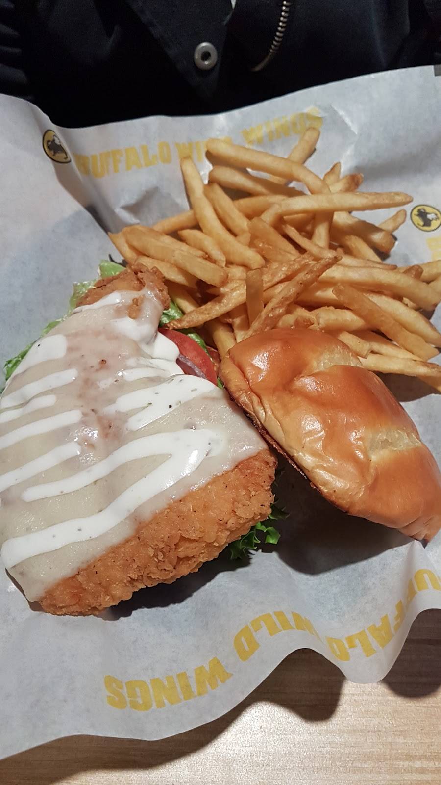 Buffalo Wild Wings | restaurant | 12511 FL-535, Orlando, FL 32836, USA | 4078270444 OR +1 407-827-0444