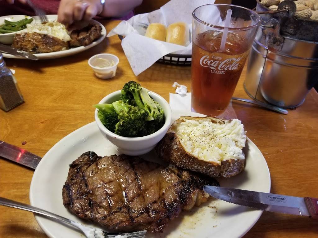Texas Roadhouse | restaurant | 201 E Turner St, Terre Haute, IN 47802, USA | 8122343378 OR +1 812-234-3378