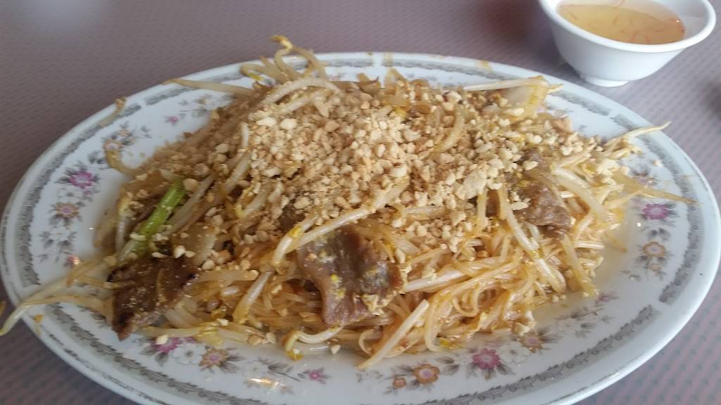 Cambodian Noodle King | restaurant | 110 Pony Dr #15, Newmarket, ON L3Y 7B6, Canada | 9058364479 OR +1 905-836-4479