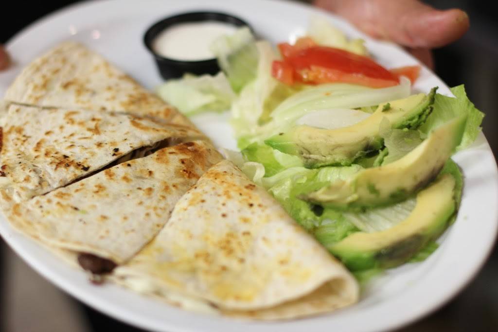 El Molcajetazo | restaurant | 11055 Dennis Rd suite #20, Dallas, TX 75229, USA | 4693996733 OR +1 469-399-6733