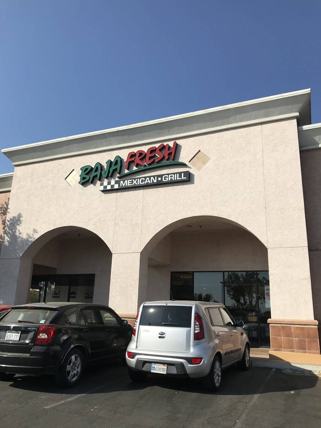 Baja Fresh Mexican Grill | restaurant | 7675 N Blackstone Ave, Fresno, CA 93711, USA | 5594318811 OR +1 559-431-8811