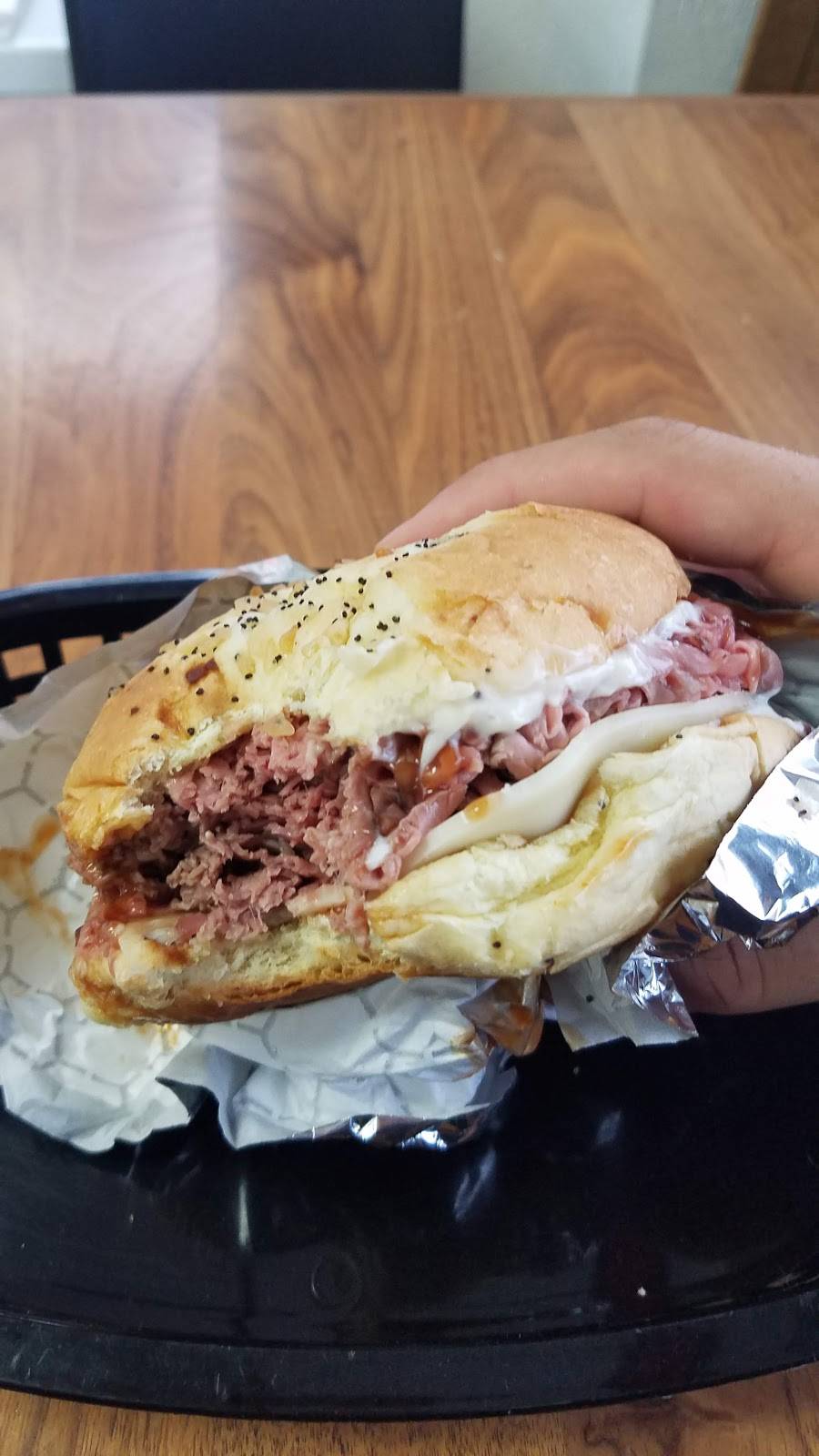 Angelos Famous Roast Beef | restaurant | 5 Main St, Plymouth, MA 02360, USA | 7744345890 OR +1 774-434-5890