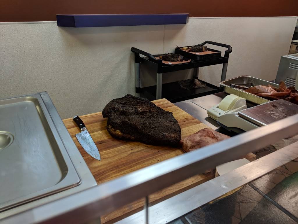 Deckle Smokehouse BBQ | restaurant | 324 W Edmond Rd, Edmond, OK 73003, USA | 4054307649 OR +1 405-430-7649