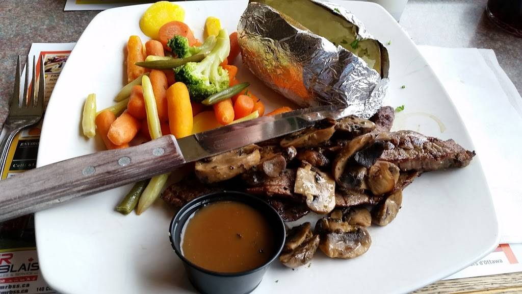 Le Vieux Chateau Restaurant | restaurant | 797 McGill St, Hawkesbury, ON K6A 1R5, Canada | 6136329877 OR +1 613-632-9877