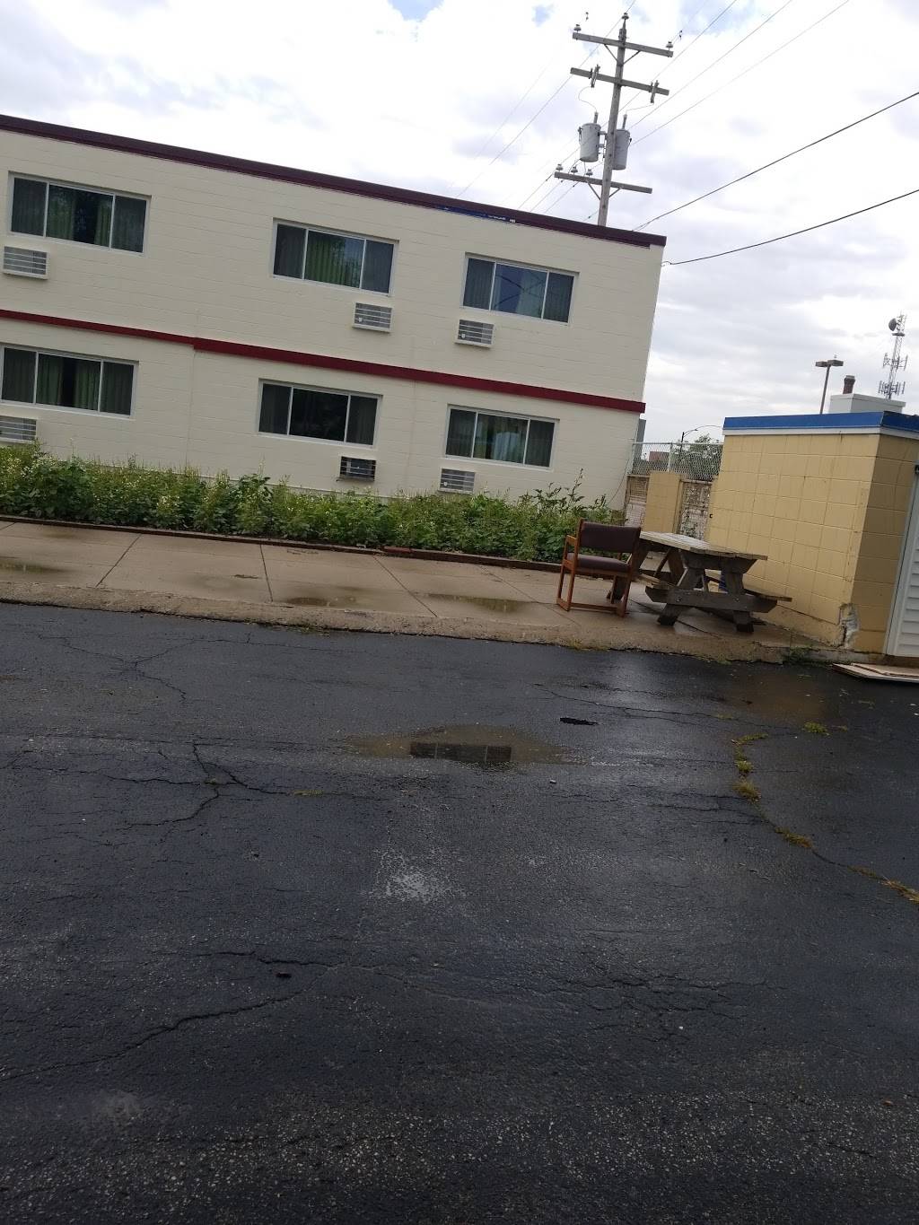 Village Inn Motel | restaurant | 119 N Monroe Ave, Green Bay, WI 54301, USA | 9204370525 OR +1 920-437-0525