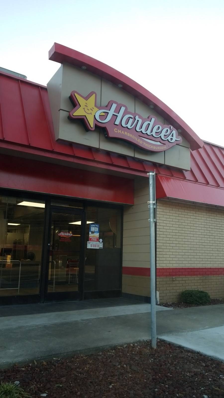 Hardees | restaurant | 417 W Ridgeway St, Warrenton, NC 27589, USA | 2522571111 OR +1 252-257-1111