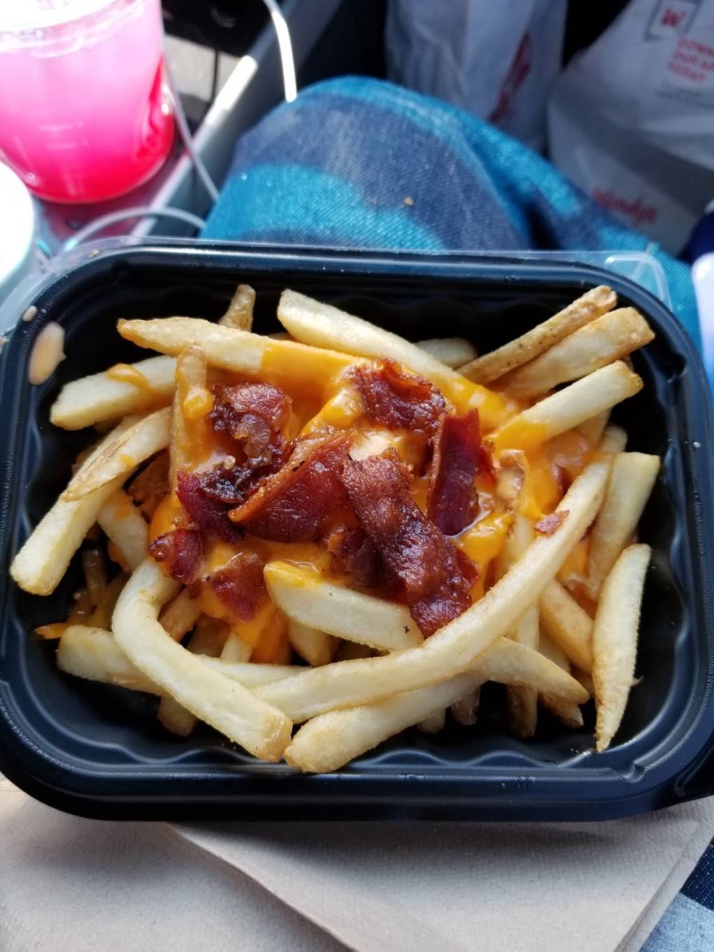 Wendys | restaurant | 3515 Grand Oaks, Corona, CA 92881, USA | 9515208244 OR +1 951-520-8244