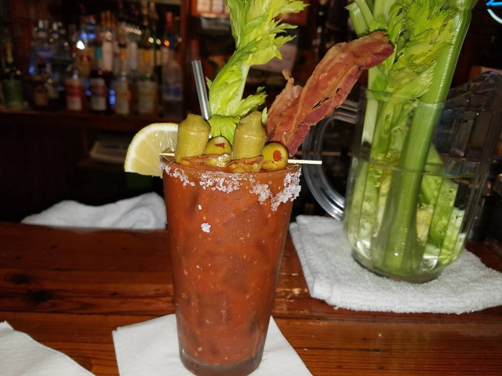 Hemingways Bistro | restaurant | 920 Bay St, Beaufort, SC 29902, USA | 8435214480 OR +1 843-521-4480