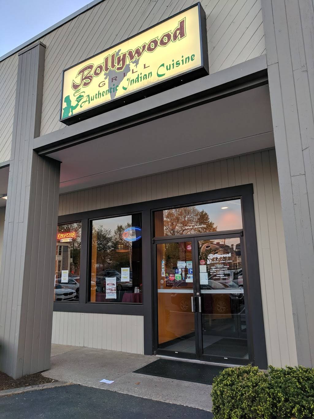 Bollywood Grill & Bar - Flavorful Indian Food, Not Hot | restaurant | 2333 Main St, Glastonbury, CT 06033, USA | 8607340001 OR +1 860-734-0001