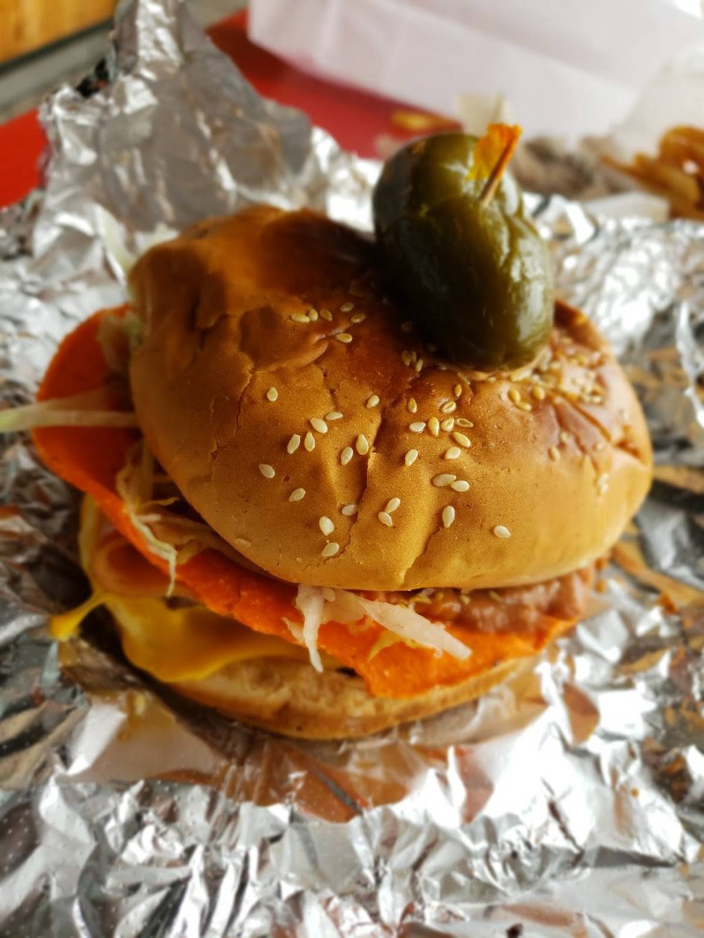 Burguesa Burger | restaurant | 710 Fort Worth Ave, Dallas, TX 75208, USA | 2147487376 OR +1 214-748-7376