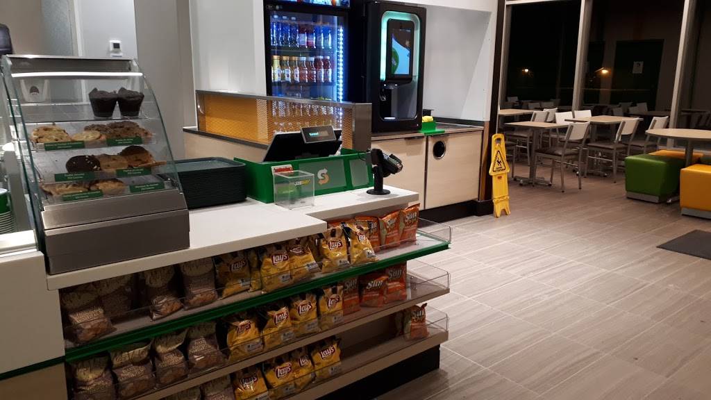 Restaurant SUBWAY | restaurant | 299 Rue Laval, Sherbrooke, QC J1C 0R1, Canada | 8198464655 OR +1 819-846-4655
