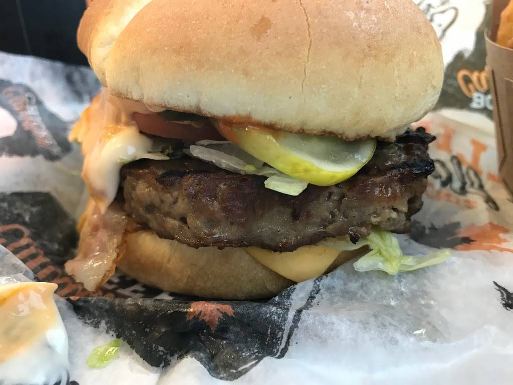 Harveys | restaurant | 560 Fairway Rd S, Kitchener, ON N2C 1X3, Canada | 5198934412 OR +1 519-893-4412