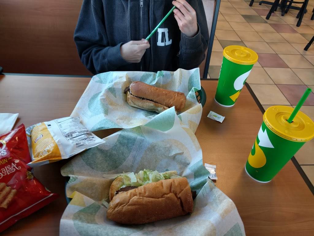 Subway | restaurant | 3150 W 11th Ave, Eugene, OR 97402, USA | 5416837047 OR +1 541-683-7047