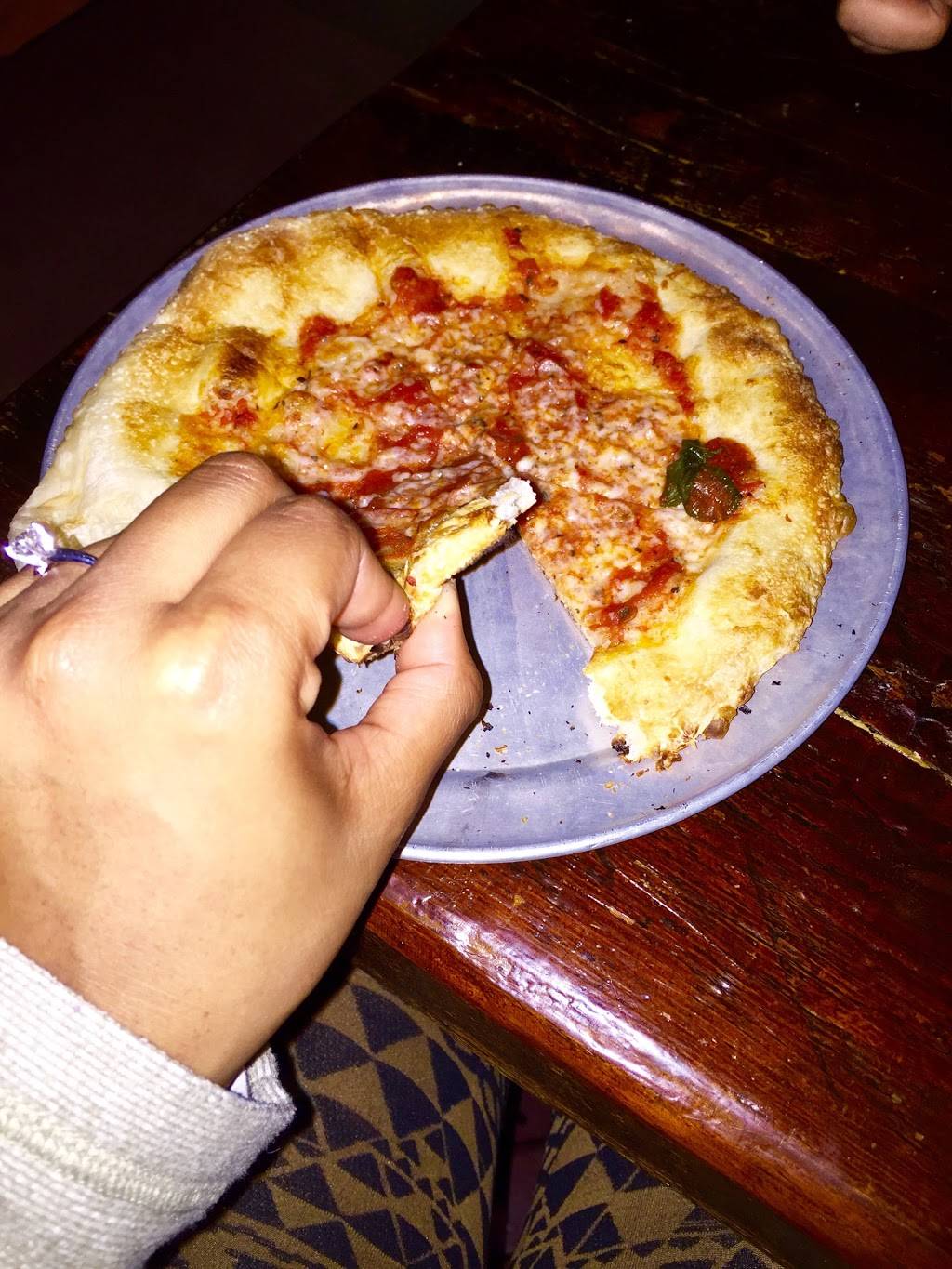 Alligator Lounge | restaurant | 600 Metropolitan Ave, Brooklyn, NY 11211, USA | 7185994440 OR +1 718-599-4440